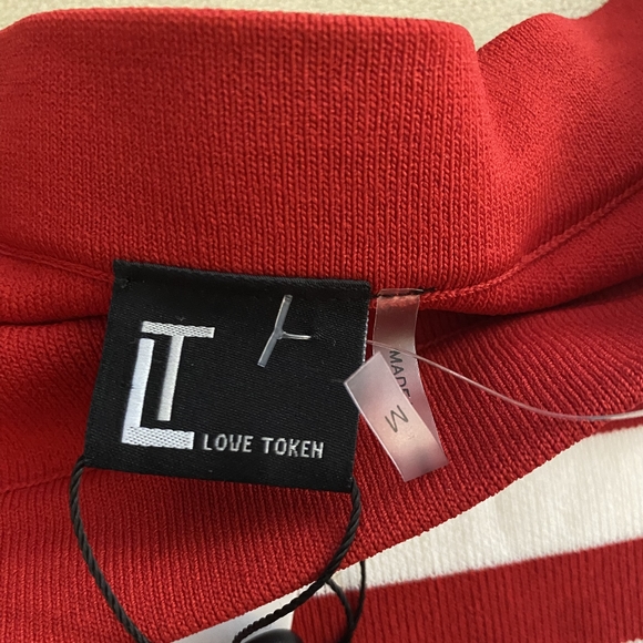 Women Love Token Off Shoulder Sweater - Picture 6 of 6